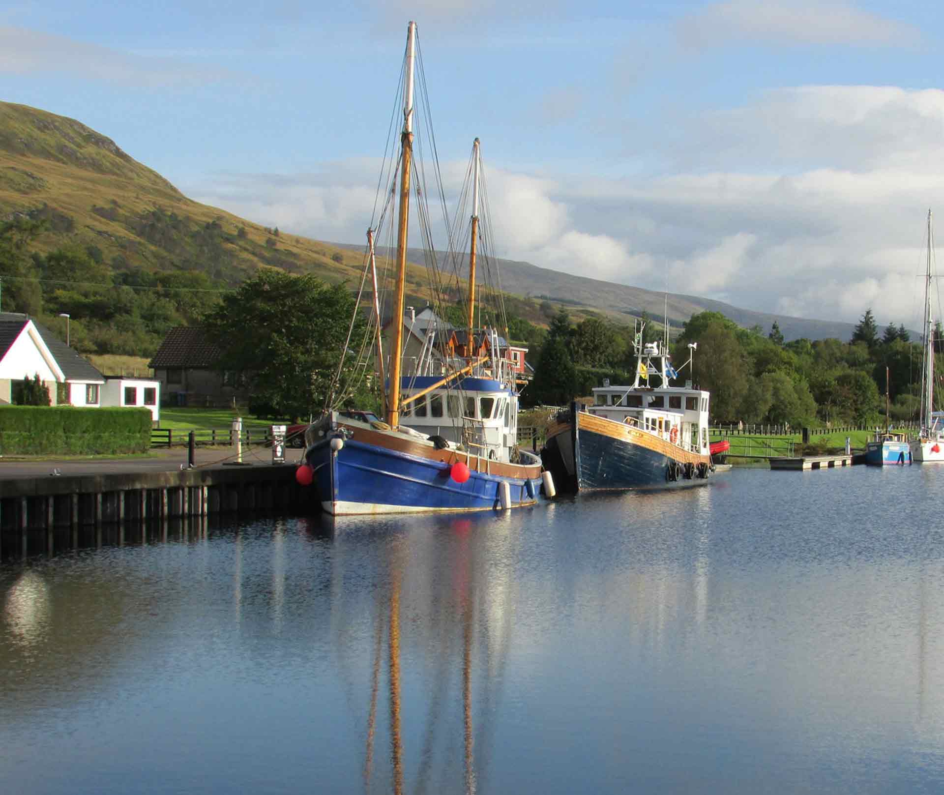 4 Best Canal Boat Hires in Scotland You Need to Try in 2024