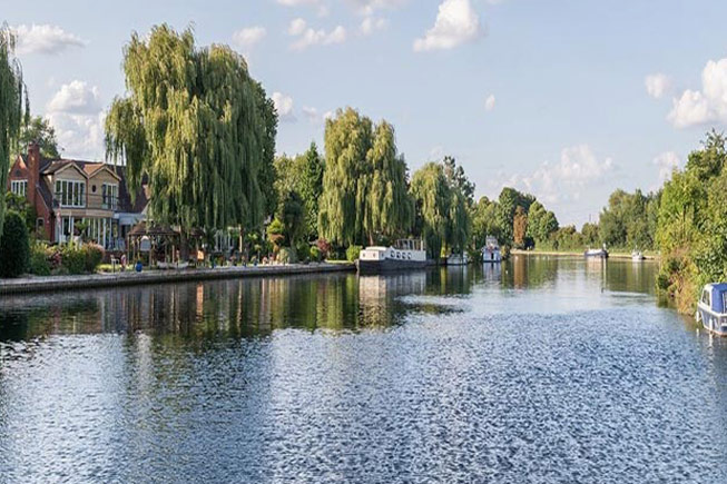 Everything You Need to Know About Thames Boating Holidays – Updated For 2024