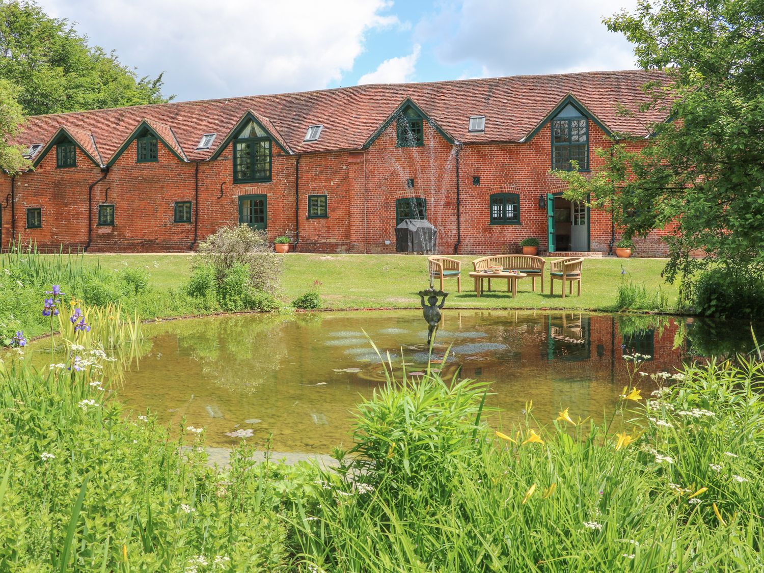 6 Superb Cottages near Winchester