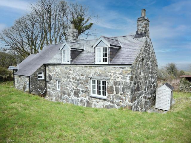 6 Stunning Cottages near Porthmadog